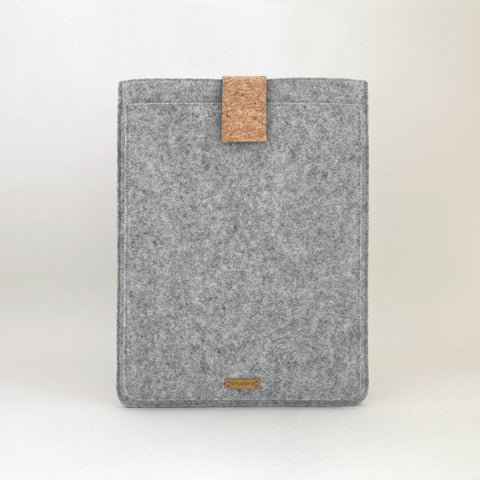 Hoesje voor MacBook Air 13 | met magnetische sluiting en extra vak | lichtgrijs - sporen | Model "HAKA"