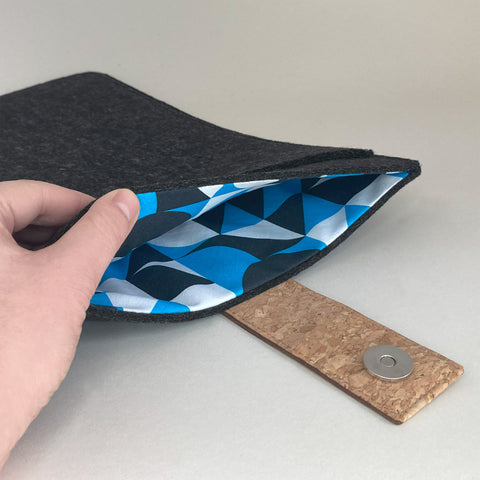 Case voor MacBook Pro M2 Pro | met magnetische sluiting en extra vak | antraciet - Vormen | Model "HAKA"