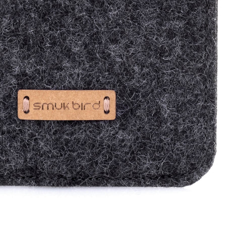 Telefoonhoesje voor Fairphone 6 | van vilt en biologisch katoen | antraciet - stripes | Model "LET"