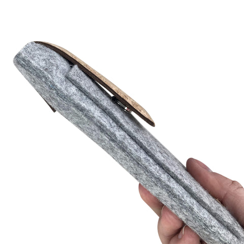 Hoes voor Kindle Paperwhite Kids 11e Gen | met magnetische sluiting en extra vak | lichtgrijs - Stipes | Model "HAKA"