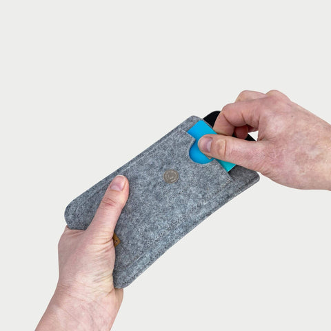 Telefoontas voor iPhone 14 Pro | met magneetsluiting en extra vak | lichtgrijs - Shapes | model HAKA