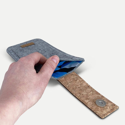 Telefoonhoesje voor iPhone 14 | met magneetsluiting en extra vak | lichtgrijs - Shapes | model HAKA