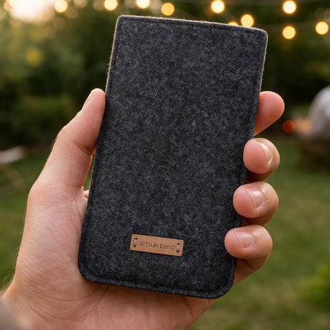 Op maat gemaakt telefoonhoesje | gemaakt van vilt en biologisch katoen | antraciet - Bloom | Model "LET"