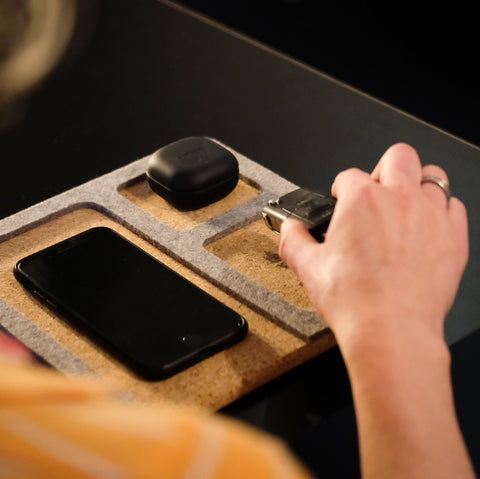 Organizer voor telefoon, sleutels, sieraden & co. | gemaakt van vilt en kurk | lichtgrijs