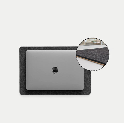 Onderlegger voor MacBooks van vilt en kurk | 26x38cm | antraciet