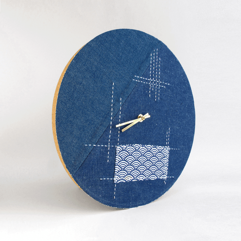 Wanduhr Wabi Sabi Denim rond 30 cm | Denim - goud | Ontwerp: Tokio