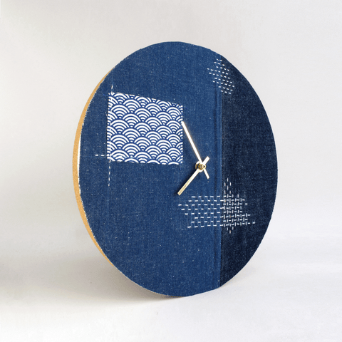 Wanduhr Wabi Sabi Denim rond 30 cm | Denim - goud | Ontwerp: Fukuoka