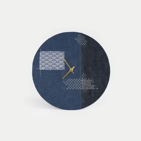 Wanduhr Wabi Sabi Denim rond 30 cm | Denim - goud | Ontwerp: Fukuoka