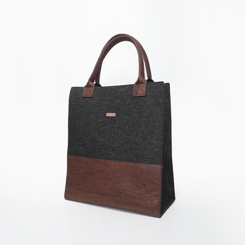 Shopper Bag aus Wollfilz und Kork in Anthrazit Braun freigestellt