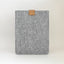 Hoesje voor MacBook Air M2 15 | met magnetische sluiting en extra vak  | lichtgrijs - Bloom | Model "HAKA"