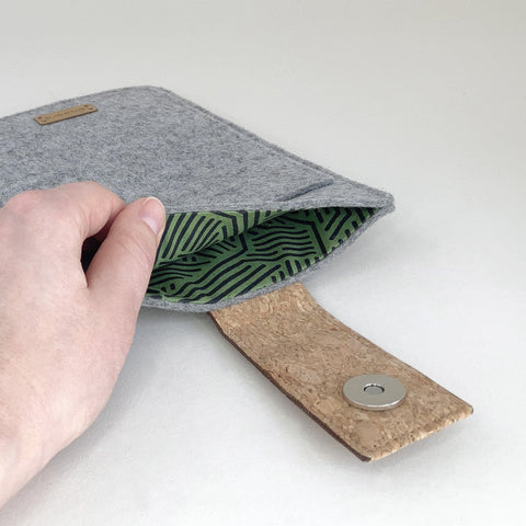 Hoes voor PocketBook Verse | met magnetische sluiting en extra vak | lichtgrijs - Stipes | Model "HAKA"