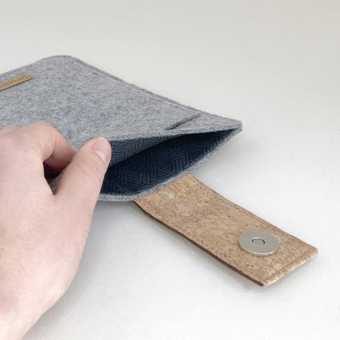 Hoes voor reMarkable Paper Pro | met magnetische sluiting en extra vak | lichtgrijs - Tracks | Model "HAKA"