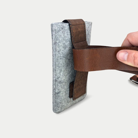 Handige heuptas voor iPhone 15 Plus | met magneetsluiting en kaarthouder | lichtgrijs | model CLIP