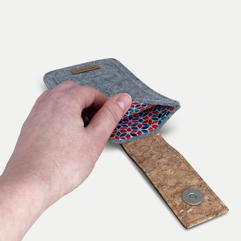 Telefoontas voor Samsung Galaxy M56 | met magneetsluiting en extra vak | lichtgrijs - Colorful | model HAKA