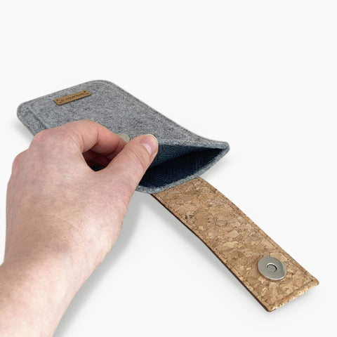Telefoontas voor Fairphone 4 | met magneetsluiting en extra vak | lichtgrijs - Tracks | Modell HAKA