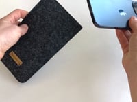 Telefoontas voor iPhone 13 Pro Max | gemaakt van vilt en biologisch katoen | antraciet - bloei | Model "LET"