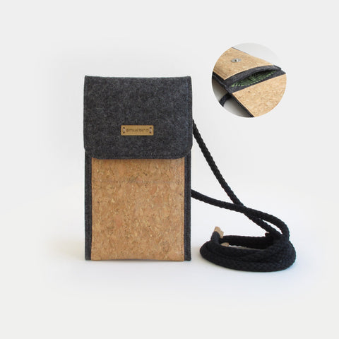 Schoudertas voor Fairphone 4 | gemaakt van vilt en biologisch katoen | antraciet - strepen | Model KEDJA