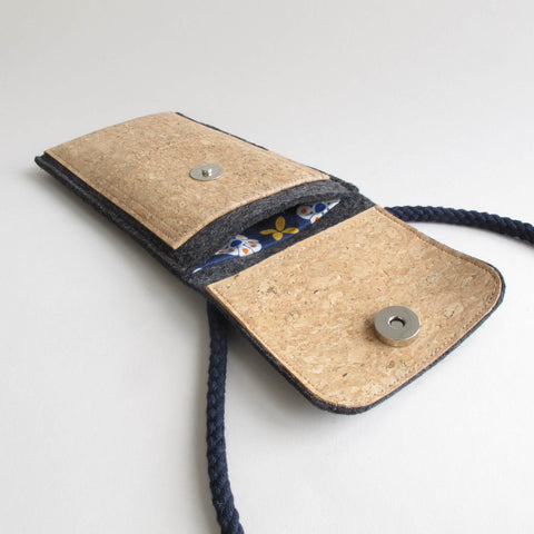 Schoudertas voor Fairphone 3 | gemaakt van vilt en biologisch katoen | antraciet - bloei | Model KEDJA