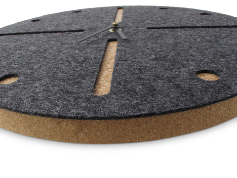 Vilt en kurk wandklok 30 cm | antraciet - zwart | Ontwerp: Odense