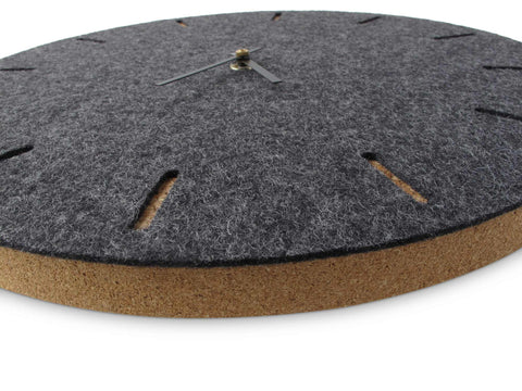 Vilt en kurk wandklok 30 cm | antraciet - zwart | Ontwerp: Kopenhagen
