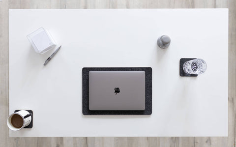 Onderlegger voor MacBooks van vilt en kurk | 26x38cm | antraciet