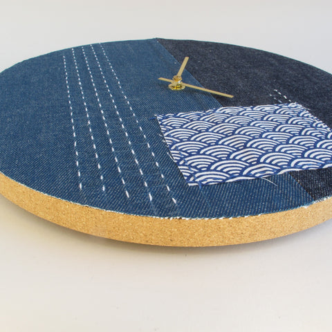 Wanduhr Wabi Sabi Denim rond 30 cm | Denim - goud | Ontwerp: Nagoya