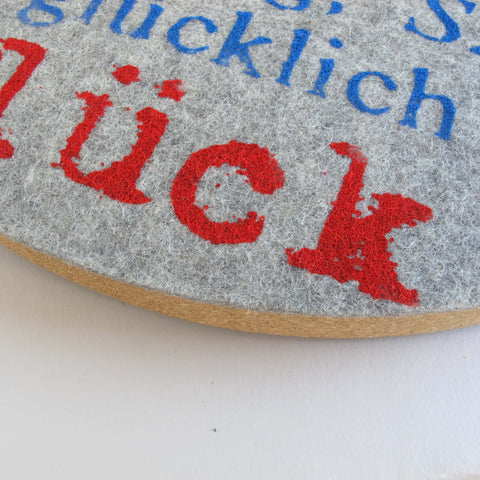 Vilt en kurk wandklok 30 cm | Ontwerp "Glück" door Anja Streese