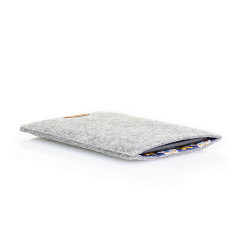 Hoes voor Kindle Paperwhite 10 | gemaakt van vilt en biologisch katoen | lichtgrijs - bloei | Model "LET"