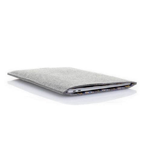 Hoesje voor MacBook Air 13 | gemaakt van vilt en biologisch katoen | lichtgrijs - Bloom | Model "LET"