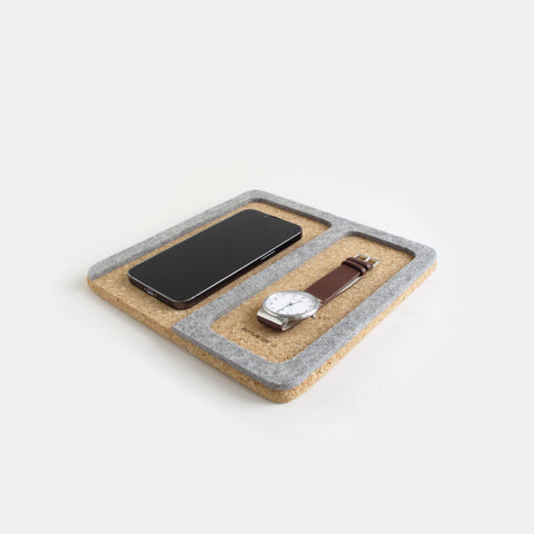 Organizer voor mobiele telefoons, brillen, notitieblokken, horloges, enz. | gemaakt van vilt en kurk | lichtgrijs