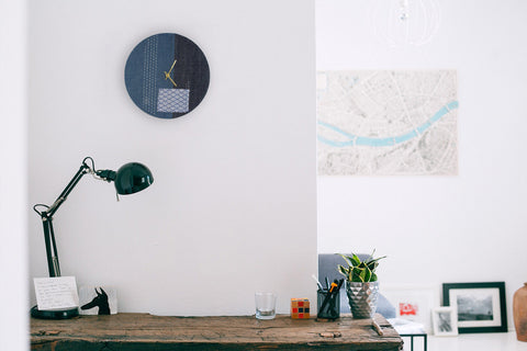 Wanduhr Wabi Sabi Denim rond 30 cm | Denim - goud | Ontwerp: Yokohama