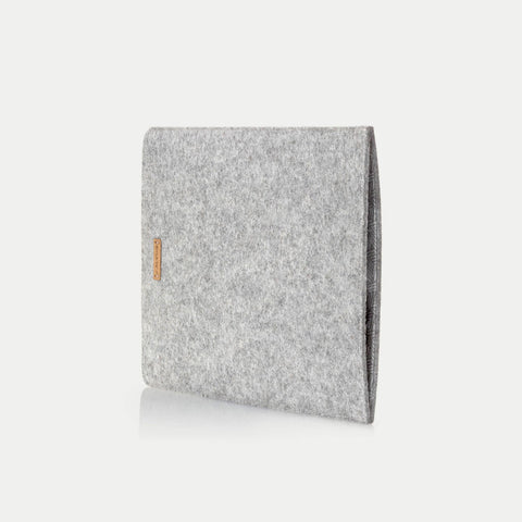 Case voor iPad - 10e generatie | gemaakt van vilt en biologisch katoen | lichtgrijs - sporen | Model "LET"