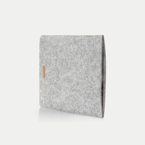 Hoesje voor Surface Pro 8 | gemaakt van vilt en biologisch katoen | lichtgrijs - sporen | Model "LET"