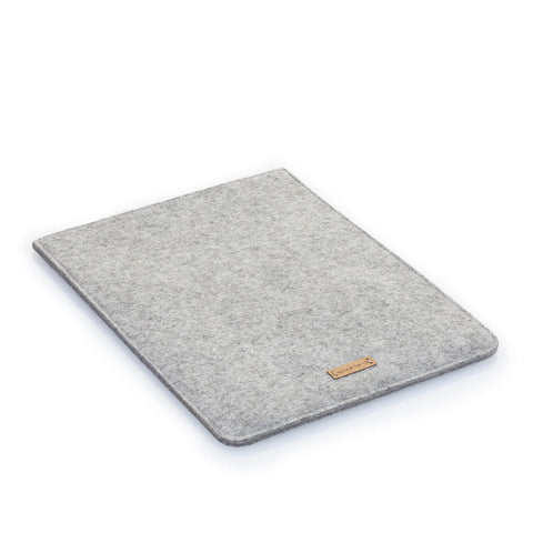 Hoesje voor Surface Pro 7 | gemaakt van vilt en biologisch katoen | lichtgrijs - strepen | Model "LET"
