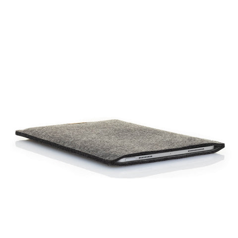Case voor iPad Air - 5e generatie | gemaakt van vilt en biologisch katoen | antraciet - sporen | Model "LET"